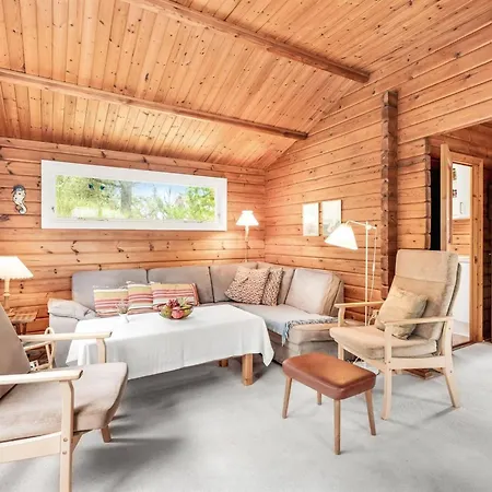 Cholena - 1-5km From The Sea By Interhome